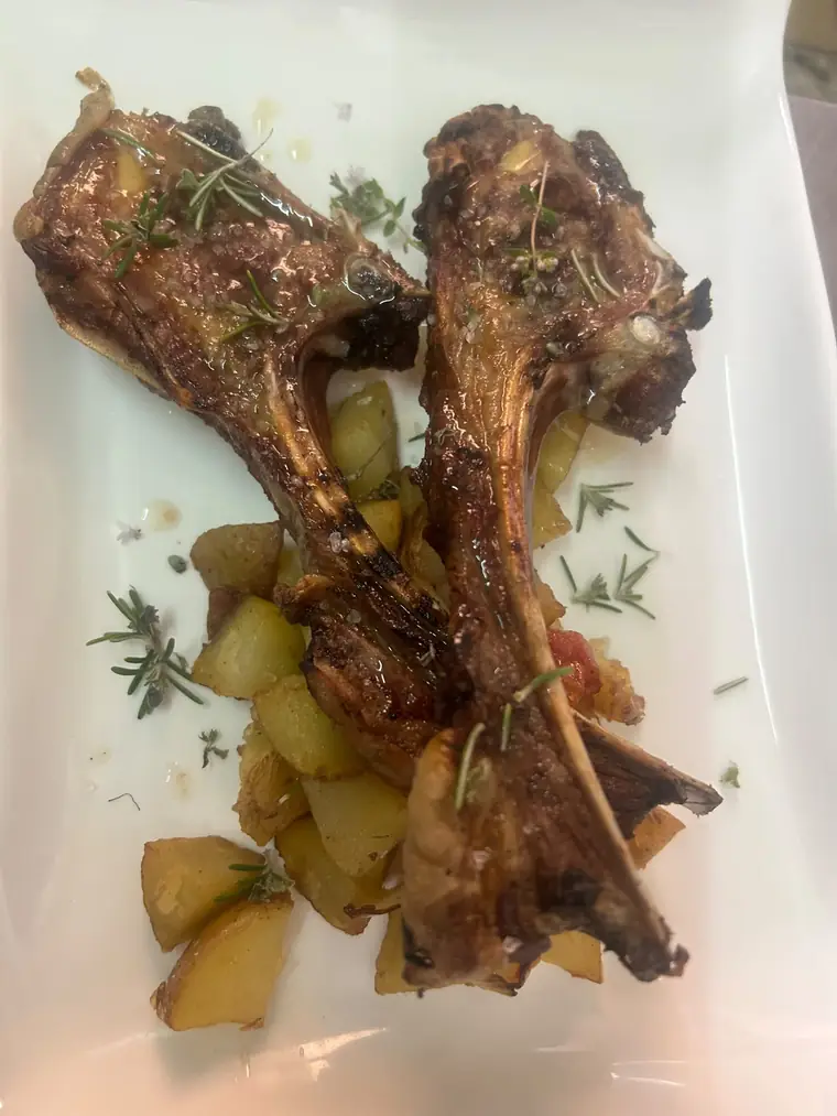Costillas de cordero con patatas